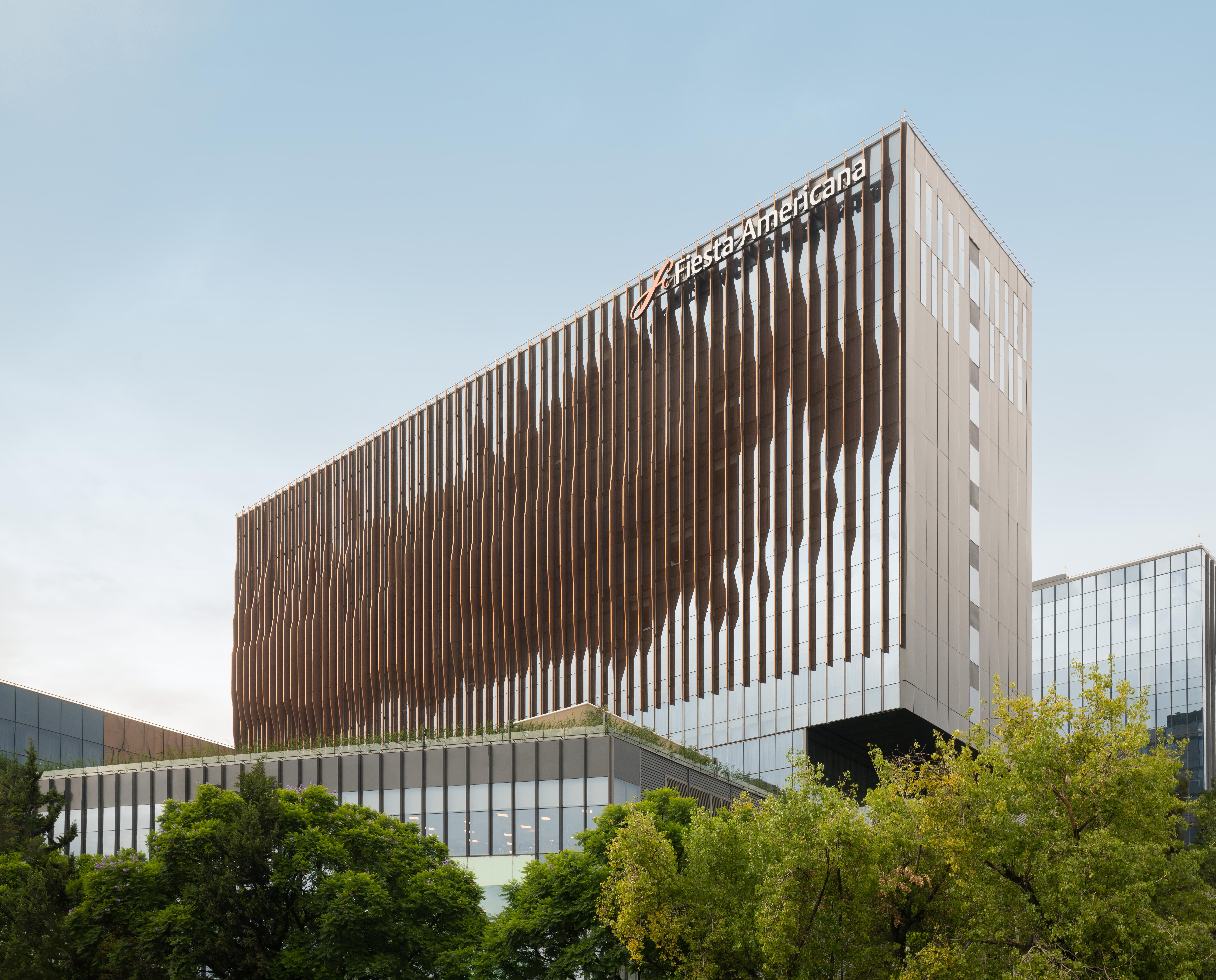 Fiesta Americana Viaducto Aeropuerto Mexico By Eksteriør billede The new building of the School of Medicine